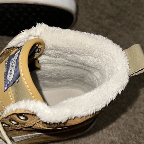 Sherpa-lined hi-top Vans - Picture 2 of 4